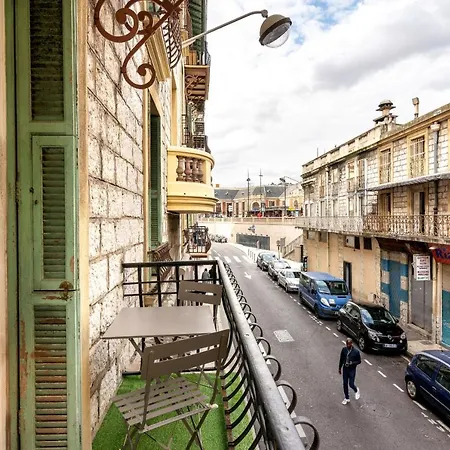 Beautiful Studio Close To Nice's Train Station